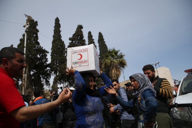 Terörden arındırılan bölgelere insani yardım sürüyor