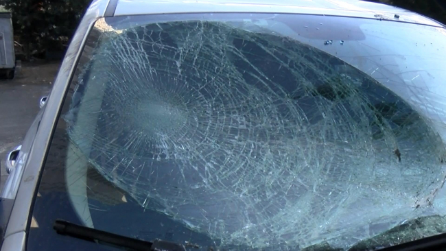 Lodos çatıyı uçurdu, üzerindeki işçiler ağır yaralandı