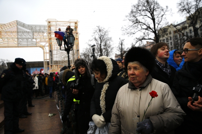 Rusya'da seçimleri protesto eden yüzlerce kişi sokaklara çıktı