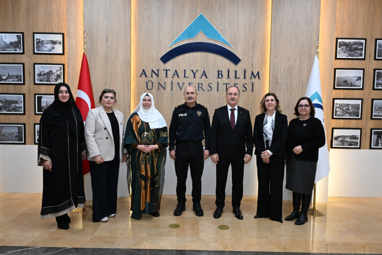 Antalya'da "devlet himayesindeki" gençlere yönelik çalıştay düzenlendi