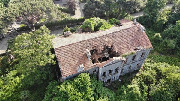 Kandilli'deki tarihi köşk bakımsızlıktan harabeye döndü