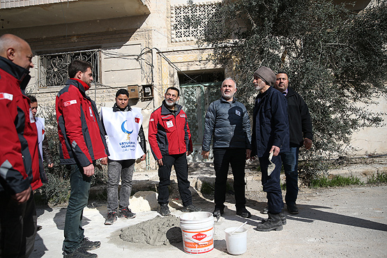 Türk Kızılayı Genel Başkanı tahliye çalışmaları için El-Bab'ta