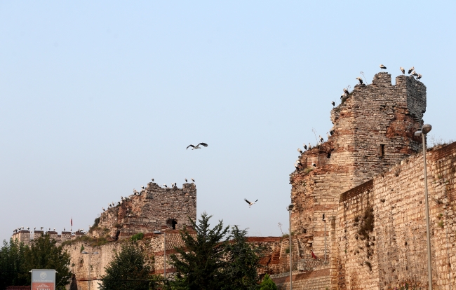 Tarihi surlarda güneşi karşıladılar