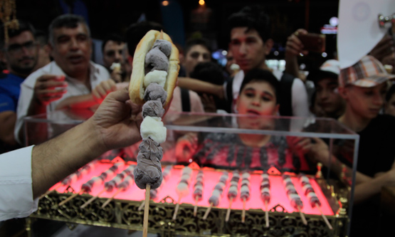 Dünyanın en uzun çengel dondurması için rekor denemesi yapıldı