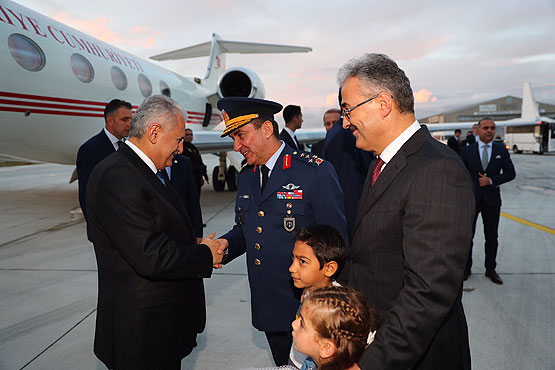 Başbakan Yıldırım'dan Çiğli 2. Ana Jet Üs Komutanlığına ziyaret