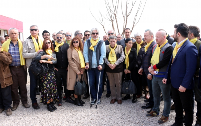 Tiyatrocular Mehmetçiğe destek için Suriye sınırında