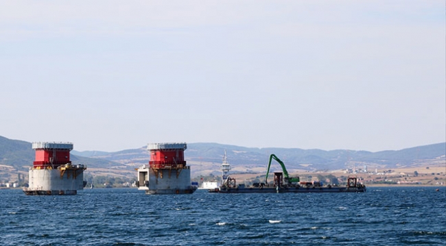 1915 Çanakkale Köprüsü ayaklarının bağ kirişleri monte ediliyor