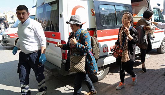 Kayseri'de turistleri taşıyan otobüs devrildi