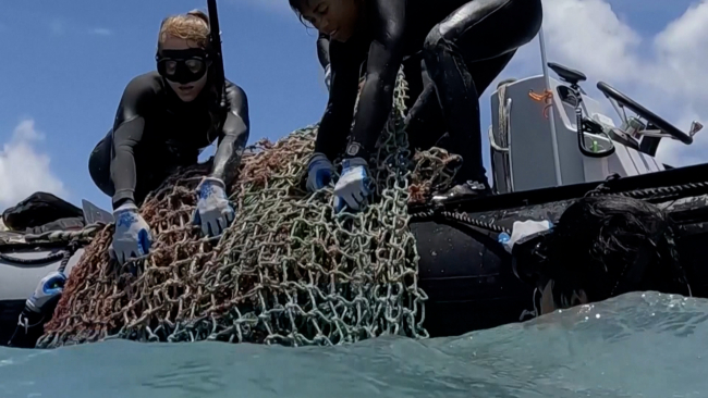 ABD'de çevre gönüllüleri denizi temizlemek için seferber oldu: 45 ton çöp toplandı