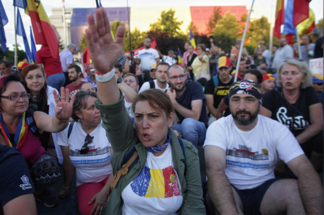 Romanya'da hükümet karşıtı gösteriler sürüyor