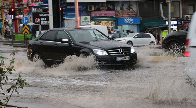 Beklenen yağış Edirne’de başladı