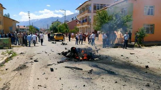 Tunceli'de adliye lojmanlarına saldırı: 9 yaralı