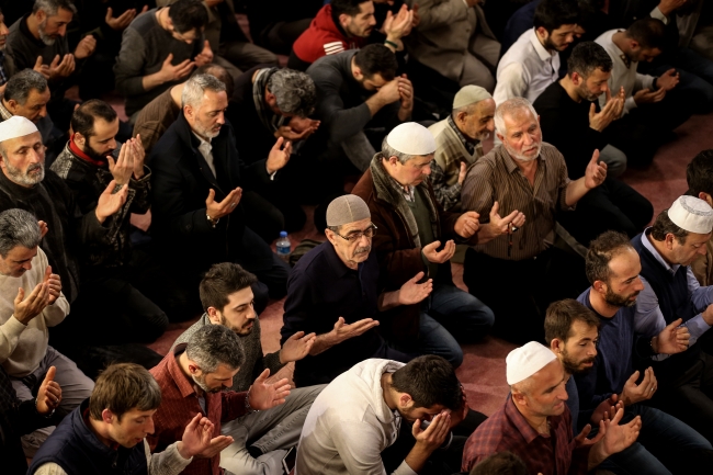 Regaip Kandili tüm yurtta dualarla idrak edildi