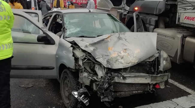 Denizli'de zincirleme trafik kazası: 3 yaralı