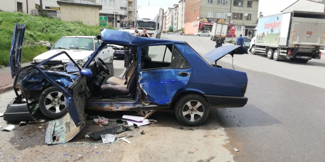 Sivas'ta kaza yapan otomobilin bagajından buzağı çıktı