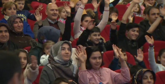 Rafadan Tayfa depremzede çocuklar için sahnedeydi - Resim: 0