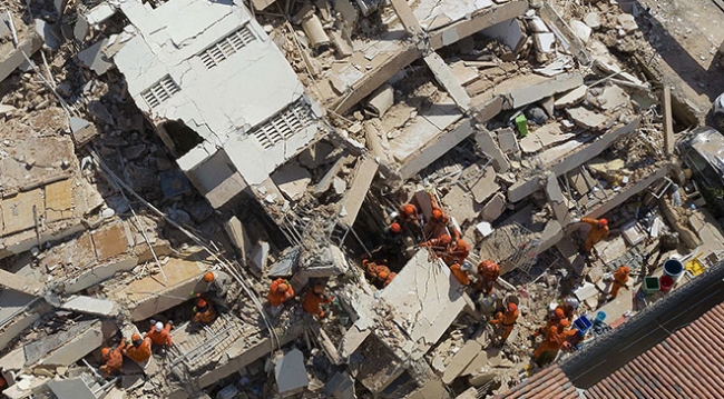 Brezilya'da 7 katlı bina çöktü