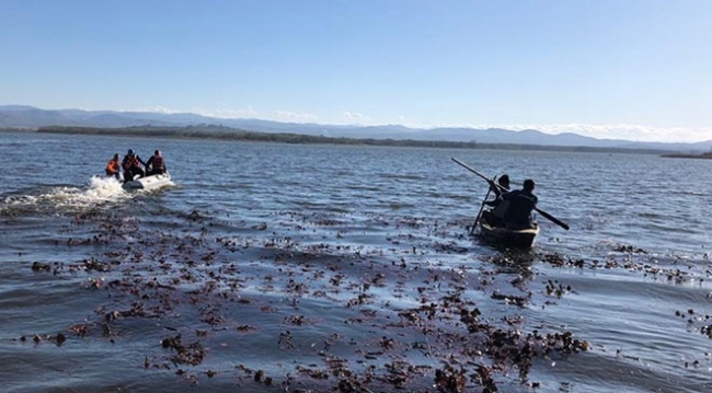 Sakarya'da gölde kayığın devrilmesi sonucu iki genç kayboldu