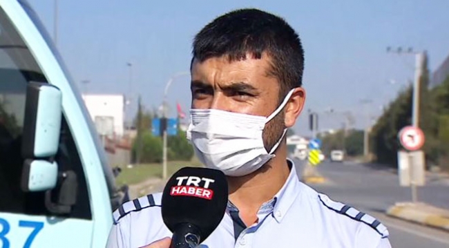 Yaşlı çift için yolu kesen minibüs şoförü: Yayalara öncelik tanıyın