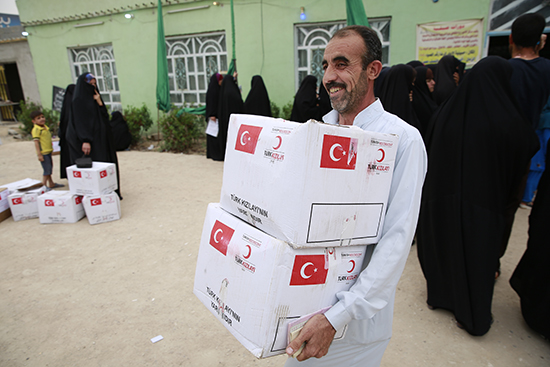 Türk Kızılayından Iraklı sığınmacılara yardım