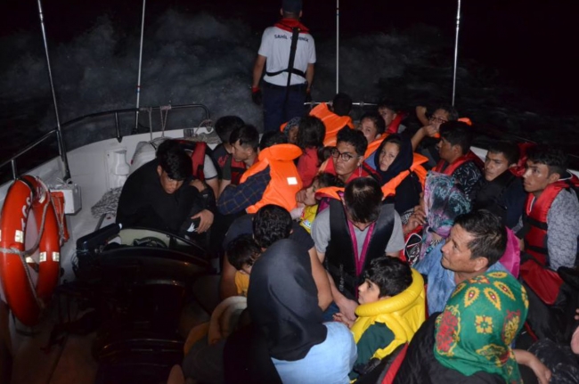 İzmir'de 200 düzensiz göçmen yakalandı