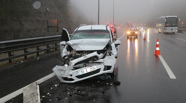 Anadolu Otoyolu'nda hafif ticari araç ile tır çarpıştı: 4 yaralı