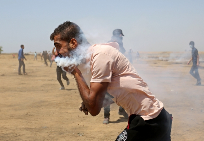 İsrail’in ağzından yaraladığı genç Gazze’den çıkmayı bekliyor