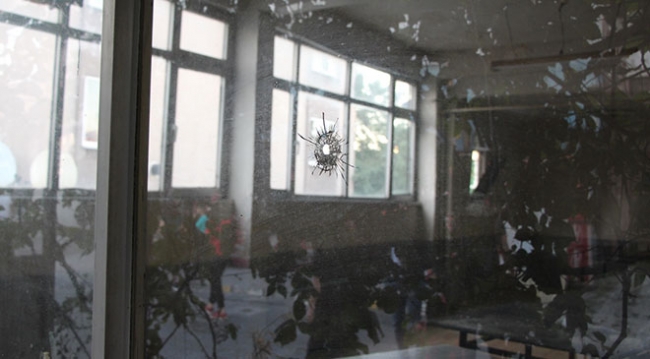 Sokaklarda ateş açan motosikletli saldırganlar, 5 kişiyi yaraladı