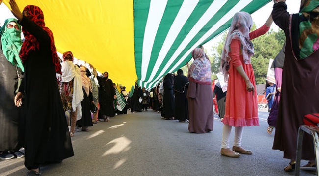 Dünyanın en uzun bayrağı Keşmir için açıldı