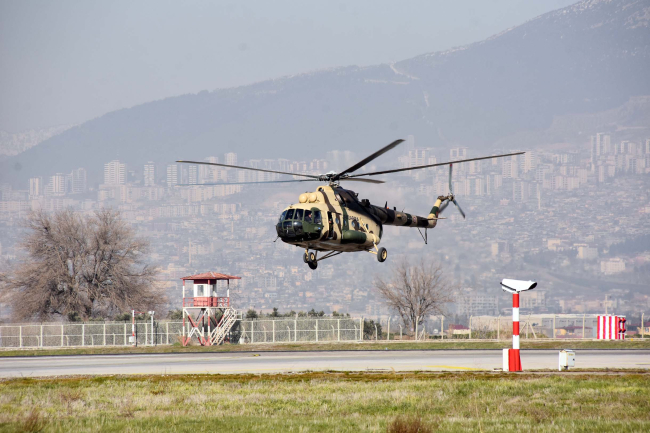 1200 saat uçuş ile depremzedelere 336 ton yardım taşındı