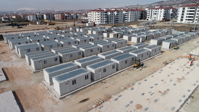 Deprem bölgesindeki yaralar hızla sarılıyor