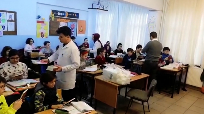 Engelli yazar Rukiye Türeyen'e öğrenci okurlarından destek