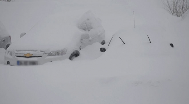 Uludağ'da kar kalınlığı 1 metreyi geçti