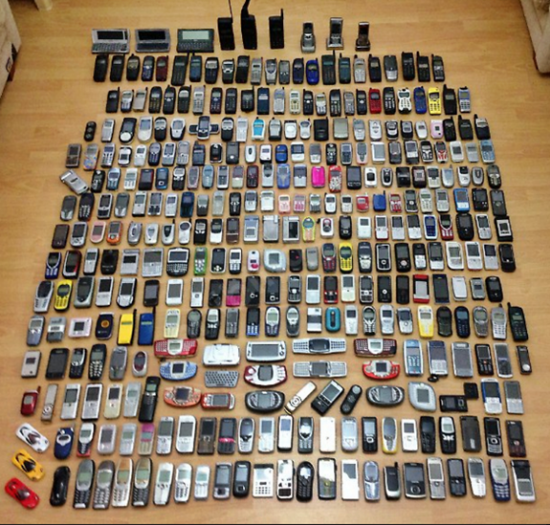 Sahibinden satılık cep telefonu koleksiyonu ilgi çekiyor