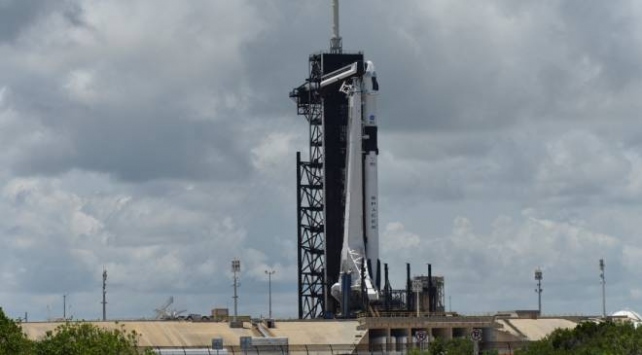 Ertelenen NASA SpaceX insanlı uçuşu bugün gerçekleşti... SpaceX'in Falcon 9 roketi fırlatıldı...