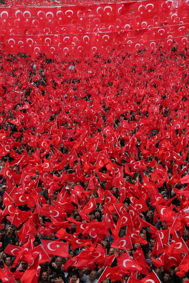 Cumhurbaşkanı Erdoğan: Bayrak düşmanları hala aynı bataklıkta çırpınıyor