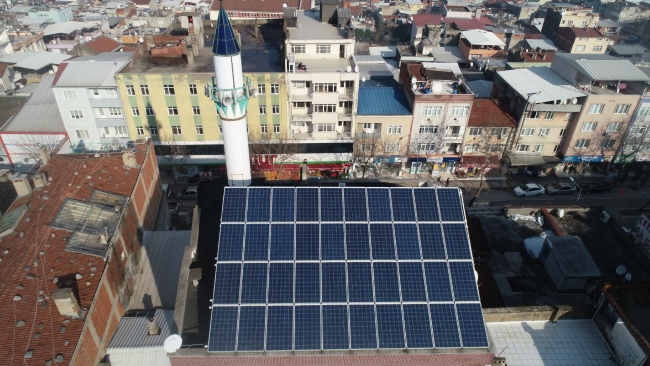 Güneş enerjisiyle kendi elektriğini üreten Mevlana Camii