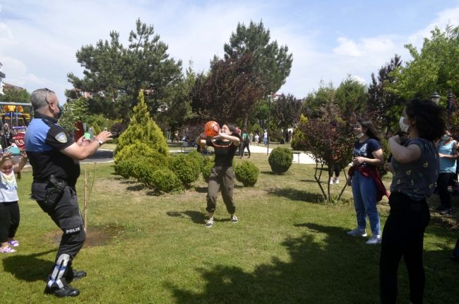 Amasya'da polisler çocuklarla birlikte oyun oynadı