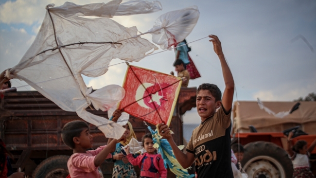 Savaşın çocukları uçurtma etkinliğiyle güldü