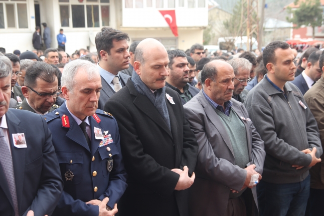 Afrin şehitlerini on binler uğurladı