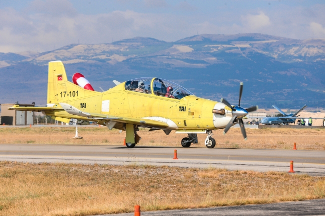 Bakan Varank Hürkuş'un deneme uçuşuna katıldı