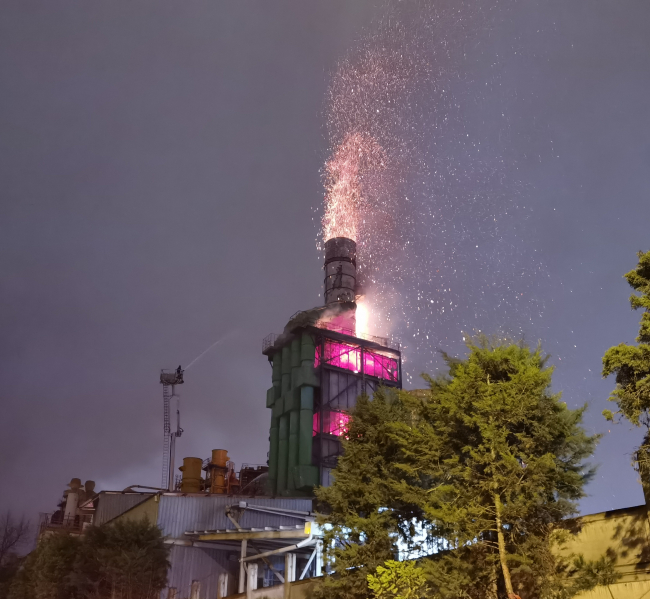 Bursa'da bir fabrikanın siloları yandı