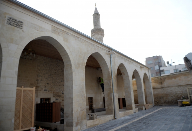 Terör saldırısında zarar gören tarihi cami ibadete açıldı