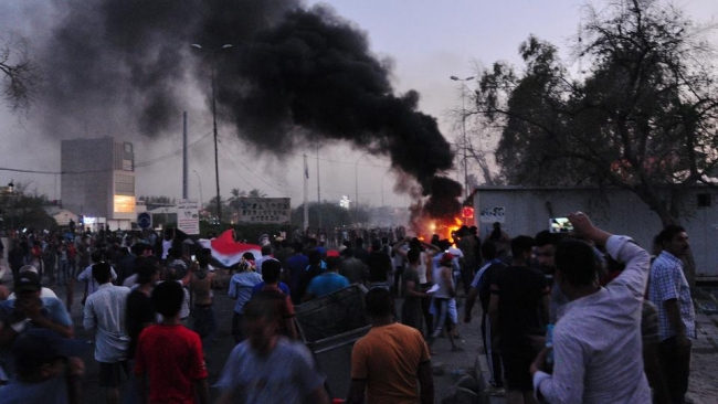 Irak'ın Basra kentinde protestocular yeniden sokağa çıktı