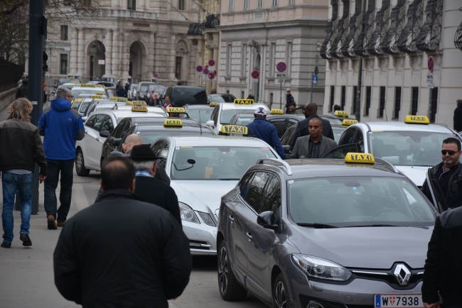Uber, Avrupa ve ABD'nin de "başını ağrıtıyor"
