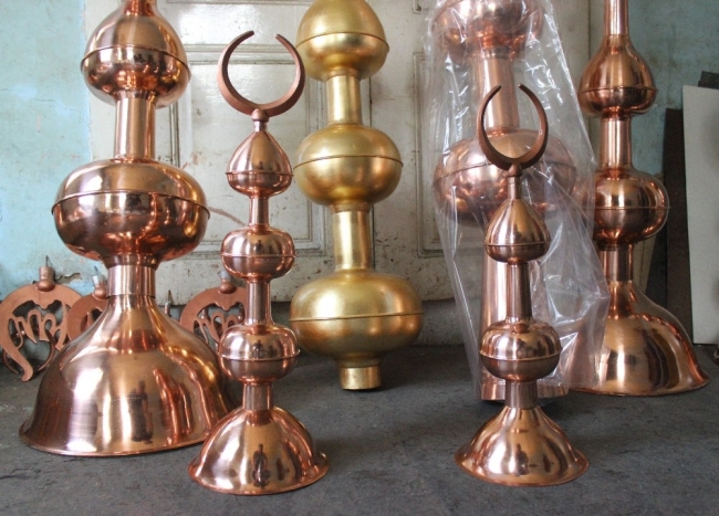 Alemler, 50 yıldır Ayhan Savut'un ellerinde şekilleniyor