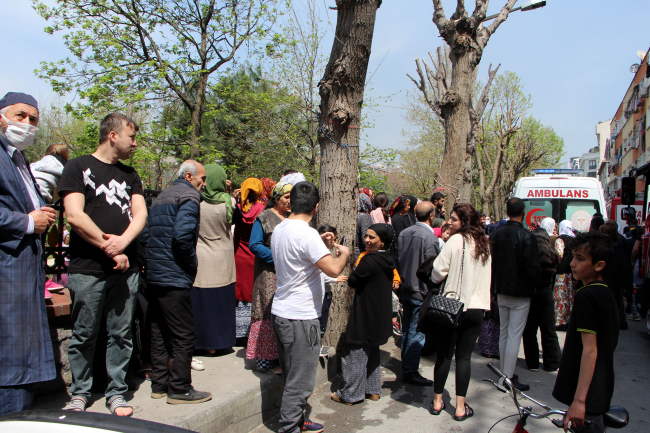 İstanbul'da 4 katlı binada yangın