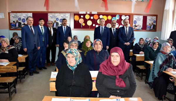 Cumhurbaşkanı Erdoğan sayesinde hayatının ikinci baharında kalemi eline aldı