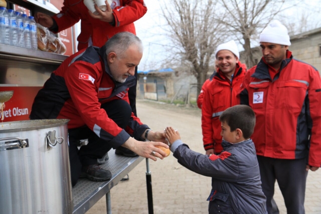 Depremzedelerin acil ihtiyaçlarını Kızılay karşıladı