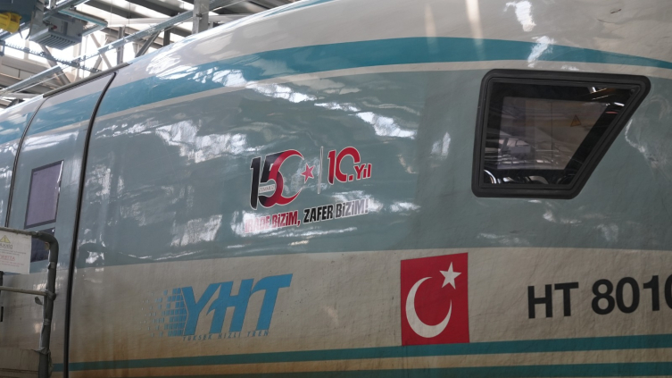YHT setleri özel logoyla sefer yapacak